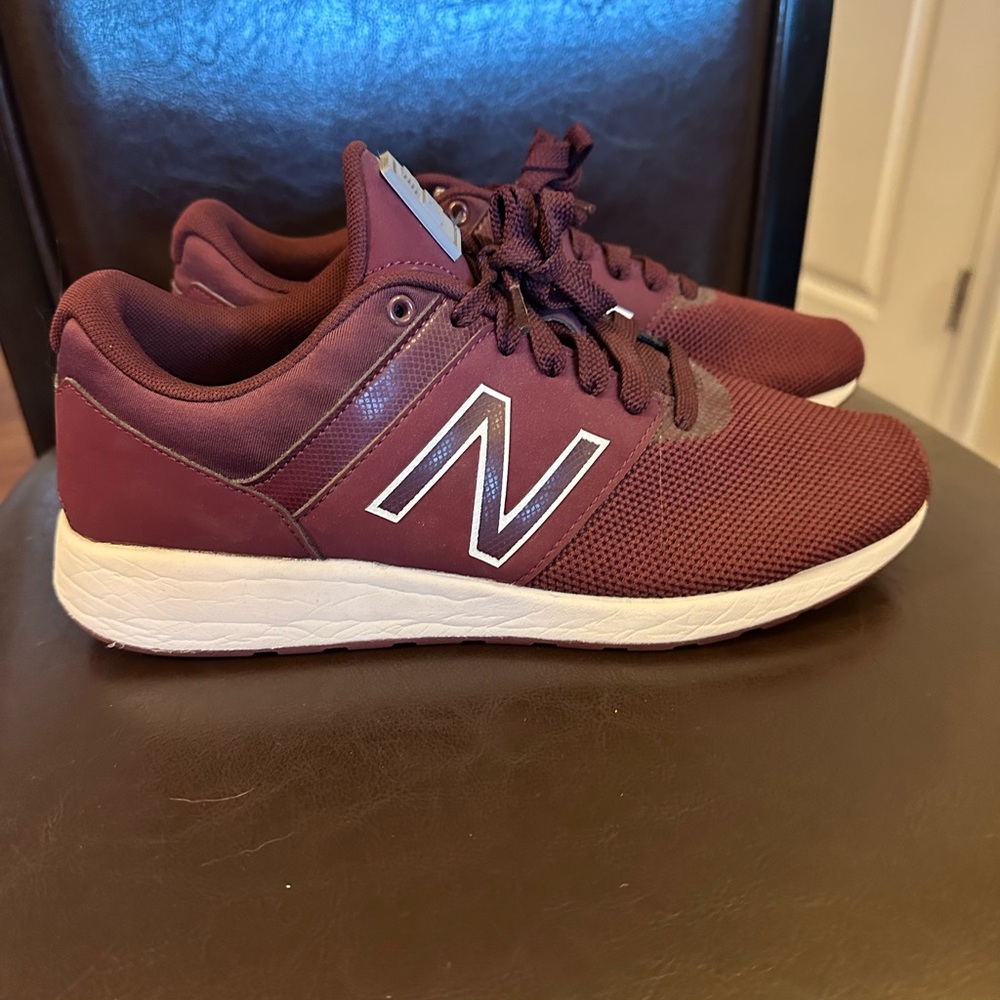 New Balance Burgundy Sneakers Lightweight Breathable Design BARELY WORN
